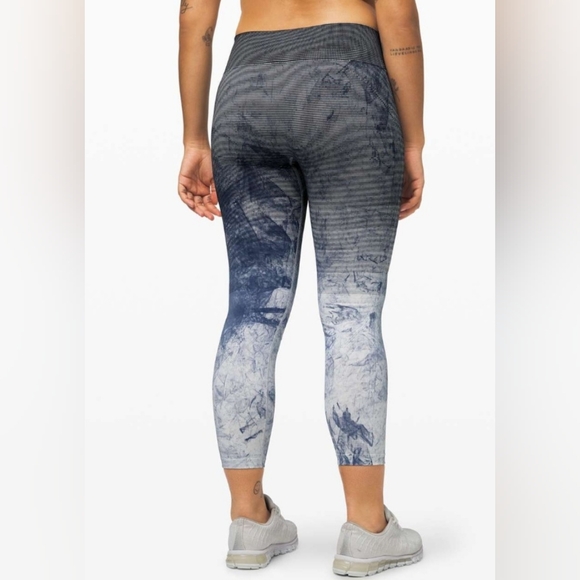 Lululemon Ebb to Train Tight. Size 6. *Wash White / Black / Luna - Picture 2 of 13